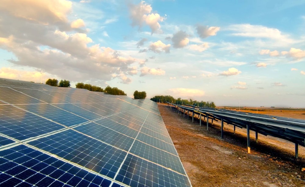 Solar Power Generation: Unveiling the Advantages and Disadvantages of Solar Energy Systems